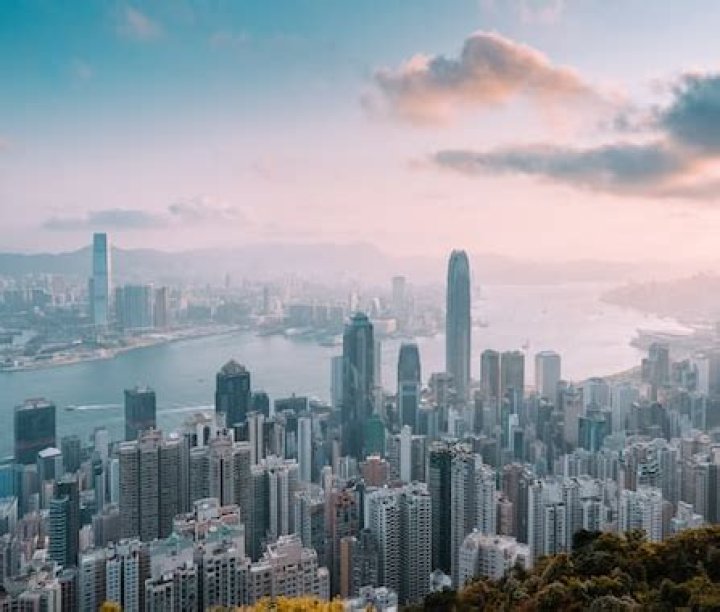Is Hong Kong bigger than Seoul?